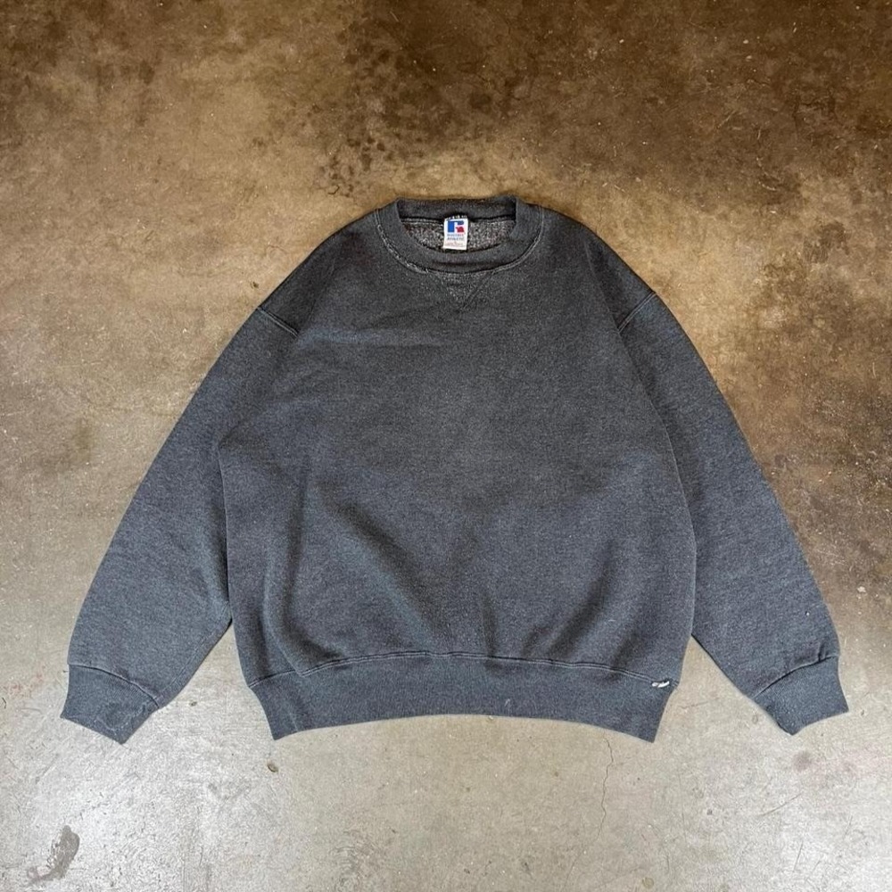 Vintage 90s made in USA Russell Athletic grey crewneck sweatshirt Men's Large